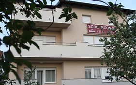 Rooms Villa Aria